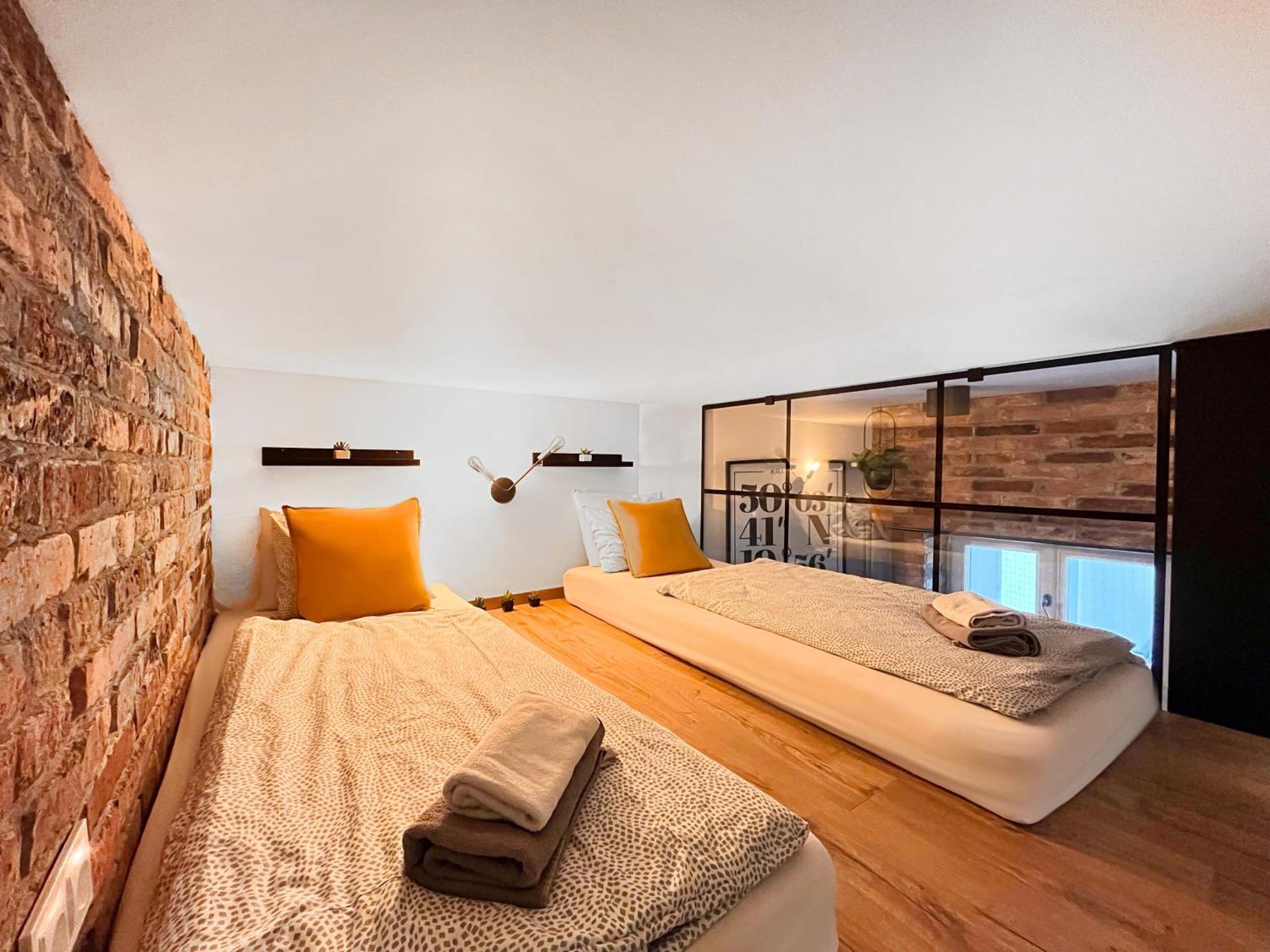 Large 75 M2 Apartment For 6 Guests Next To Wawel Castle クラクフ エクステリア 写真