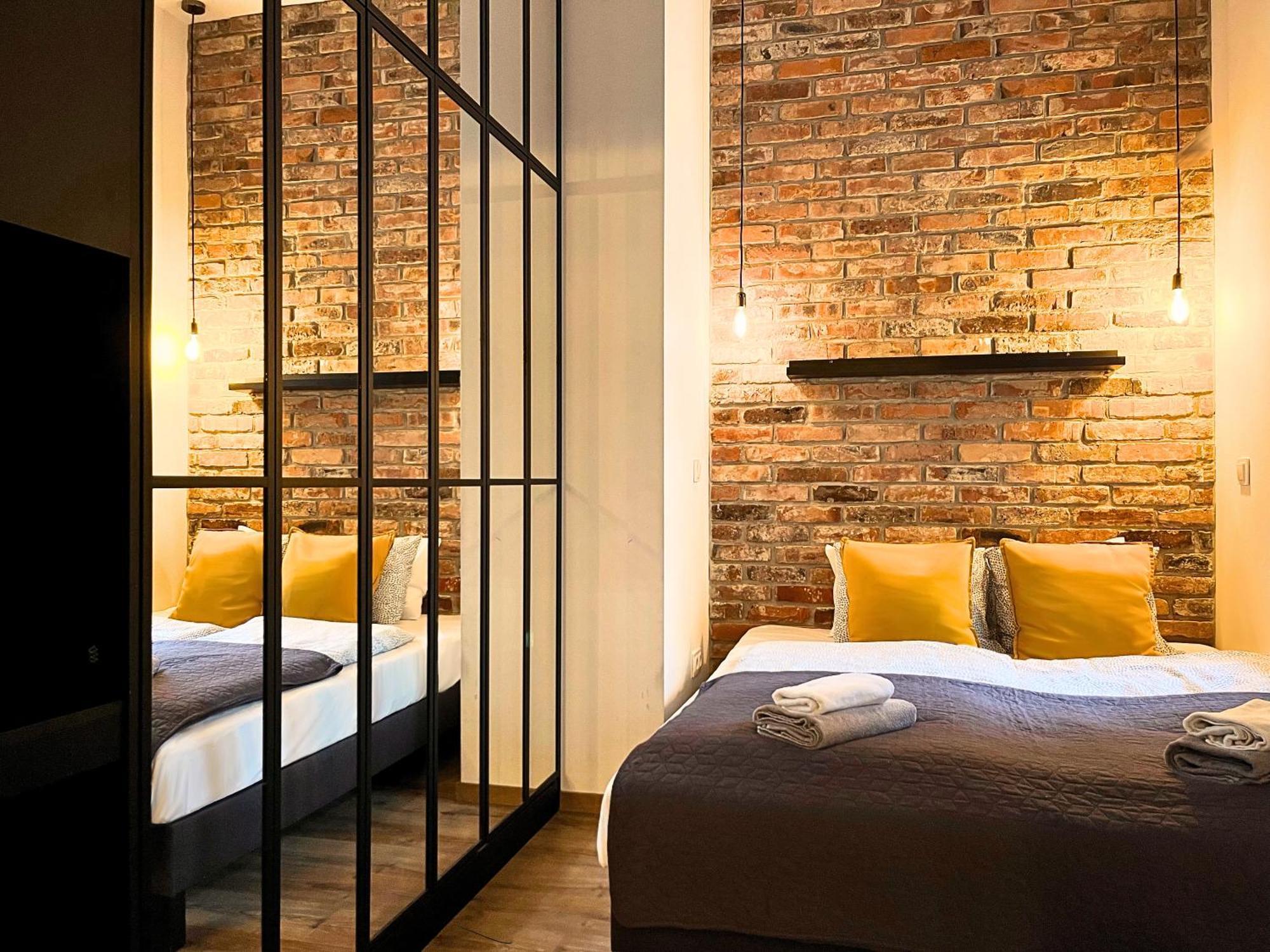 Large 75 M2 Apartment For 6 Guests Next To Wawel Castle クラクフ エクステリア 写真