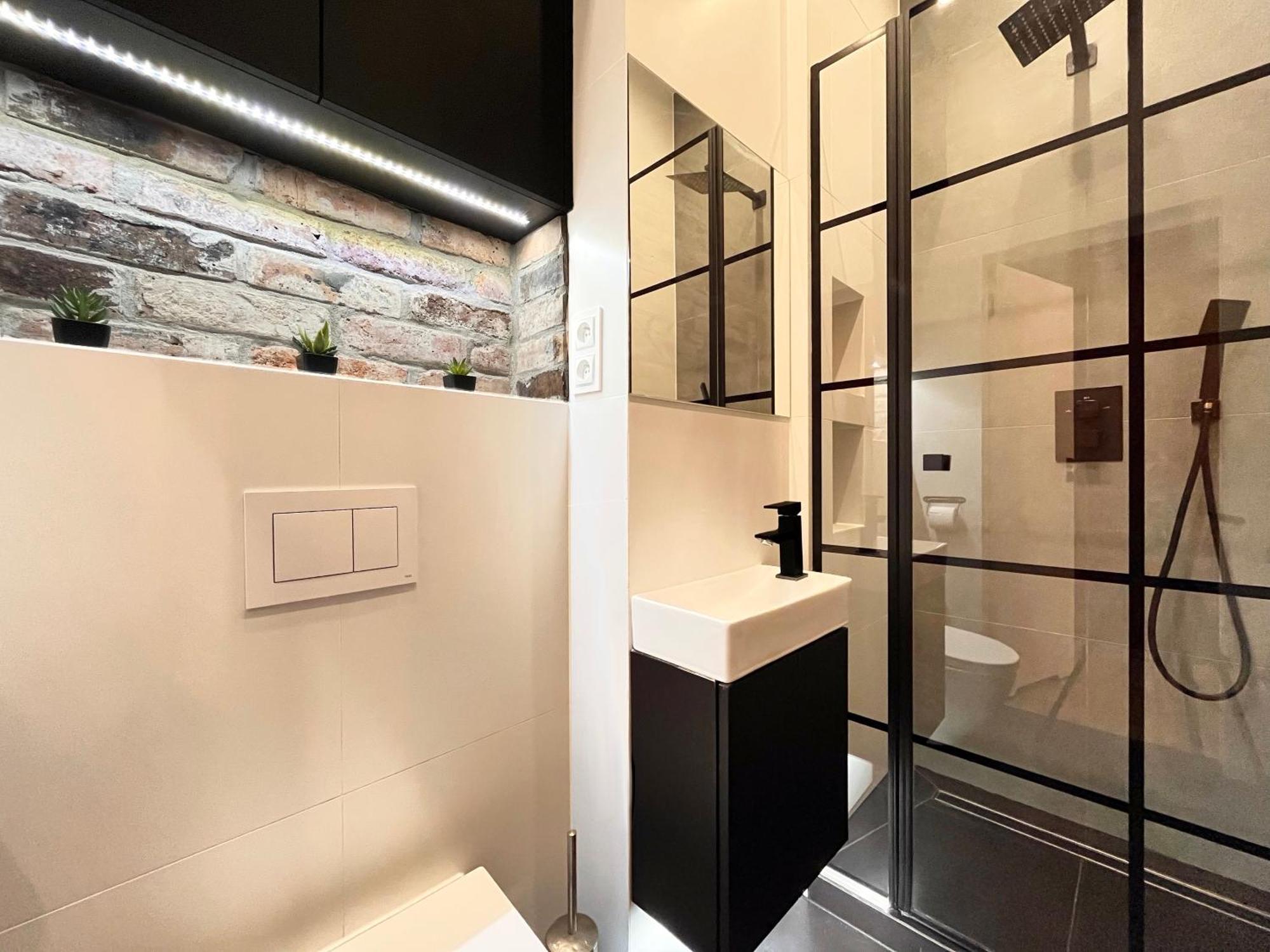 Large 75 M2 Apartment For 6 Guests Next To Wawel Castle クラクフ エクステリア 写真