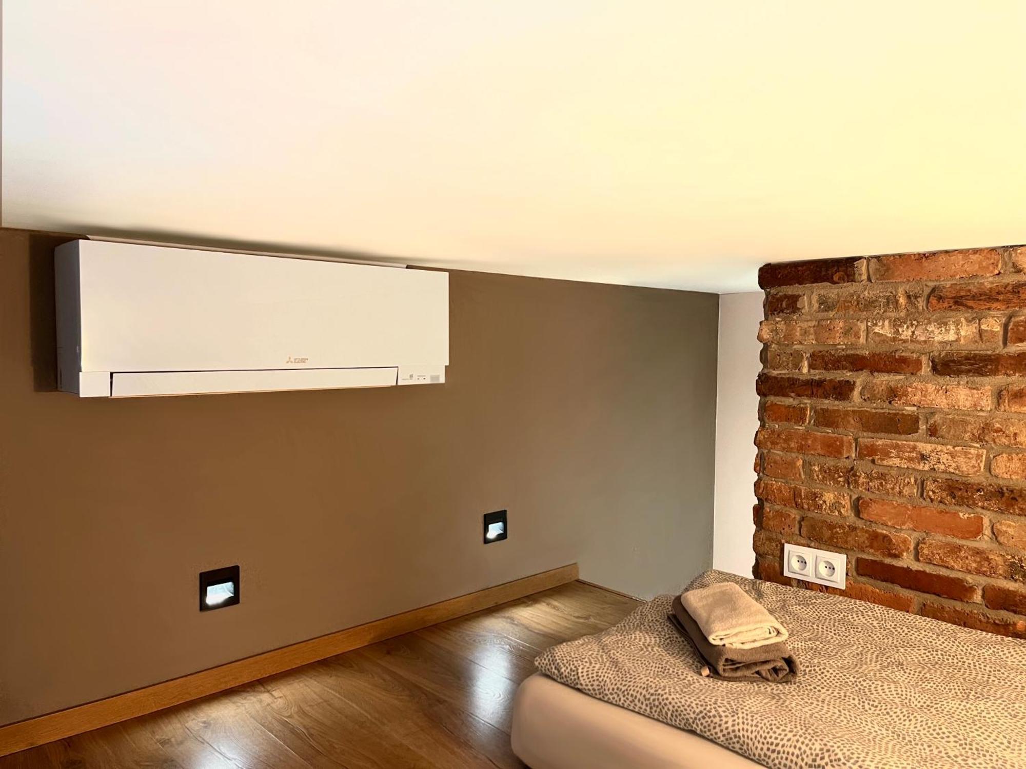 Large 75 M2 Apartment For 6 Guests Next To Wawel Castle クラクフ エクステリア 写真